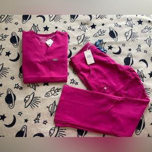 FIGS Catarina one-pocket scrub top (S) + Kade cargo scrub pants (S) Raspberry